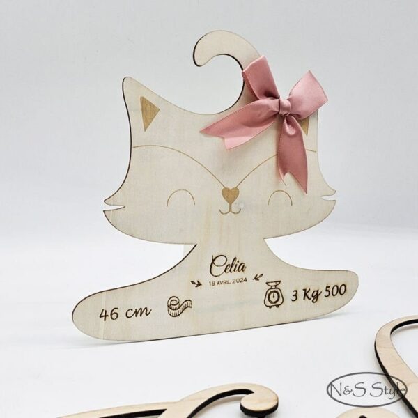 cintre pour bébé en bois personnalisé naissance baptême