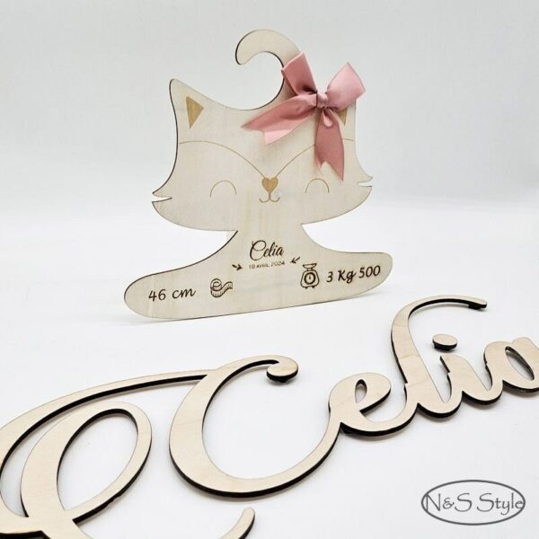 cintre pour bébé en bois personnalisé naissance baptême – Image 2