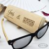 Lunettes de soleil branches en bois de bambou et son étui personnalisées gravées pour fêtes, mariage, anniversaire et même les vacances